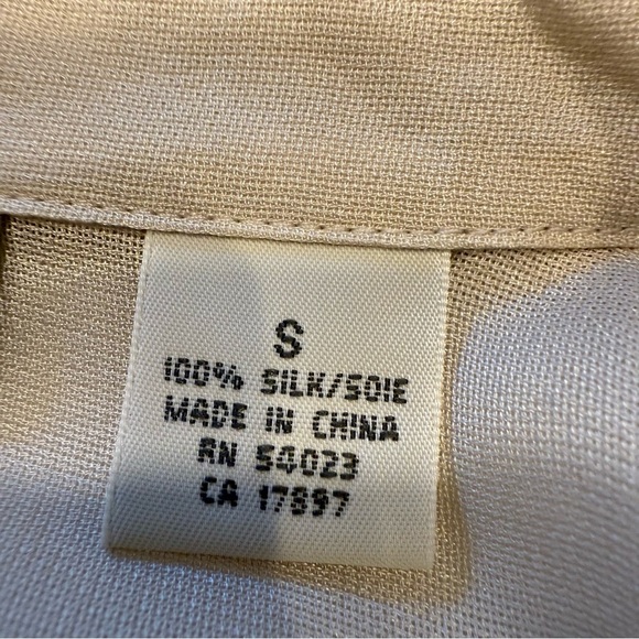 Banana Republic 100% SILK Button Up Blouse Taupe Ruffle Accent NWOT Sz S - Picture 6 of 12